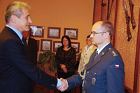 Plukovník Alexandr Štefek převzal profesorský dekret z rukou ministra obrany