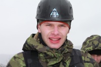 Jeden z účastníků armádního závodu Winter Survival 2011