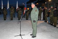 Brigádní generál Bohuslav Dvořák hovoří k závodníkům